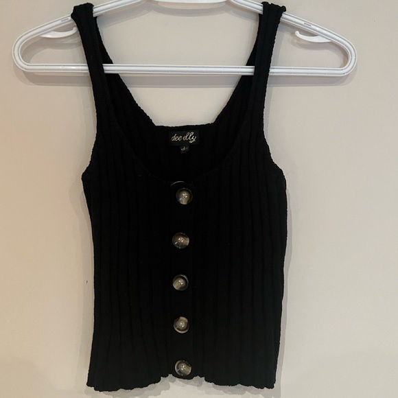 Tops - Women’s Black Ripped Tank Size L